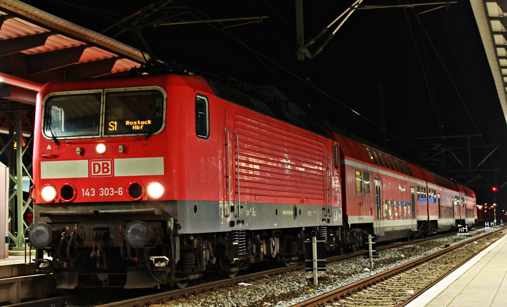 Die 143 303 in Rostock am 28.12.2011