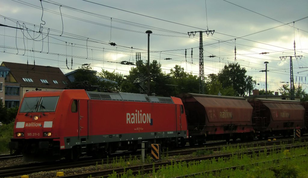 Die 185 211 mit einem Gz in Neubrandenburg am 16.7.2011