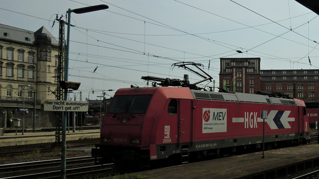 Die 185 587(HGK) bei einer Leerfahrt in Hamburg Hauptbahnhof am 3.8.2011