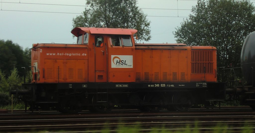 Die 346 828 der HSL in Rostock Seehafen am Rangieren ( 28.7.2011)