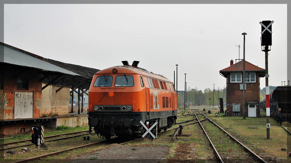 Die 225 099 (Lok 17) der BBL in Neustrelitz bei einer Pause am 25.04.2015