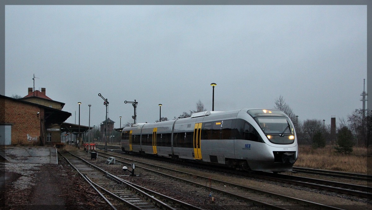 VT 0013 der NEB bei der Ausfahrt aus dem Bahnhof Templin am 06.03.2016