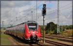 442 352 bei der Einfahrt in den Bahnhof Neustrelitz am 05.09.2015
