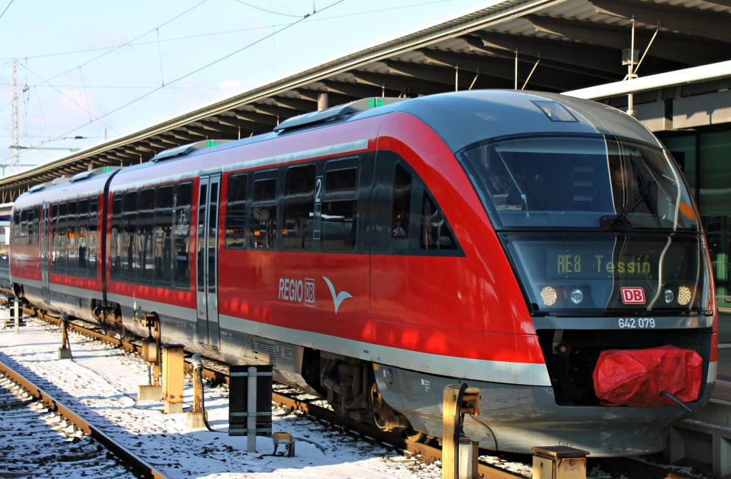 642 079 der DB Regio mit neuem Design und LED Scheinwerfern in Rostock HBF am 1.2.2012