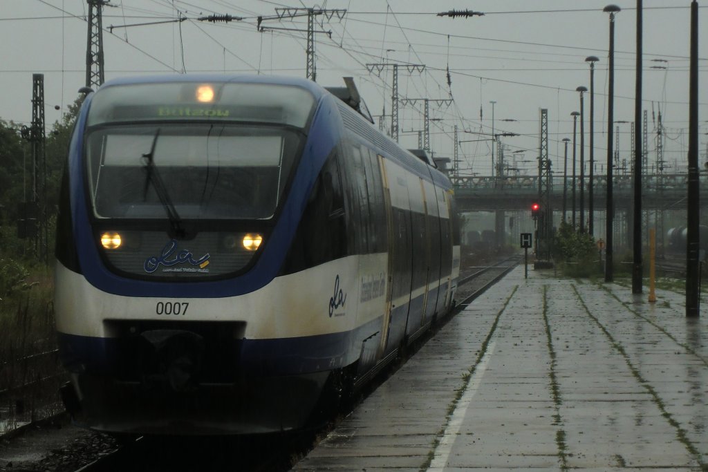Der OLA VT 0007 bei der Einfahrt in Neubrandenburg am 22.7.2011