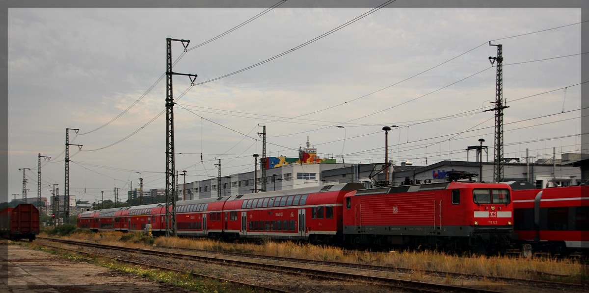 112 122 als RE5 von Falkenberg ( Elster ) nach Stralsund Hbf in Neubrandenburg am 13.09.2015
