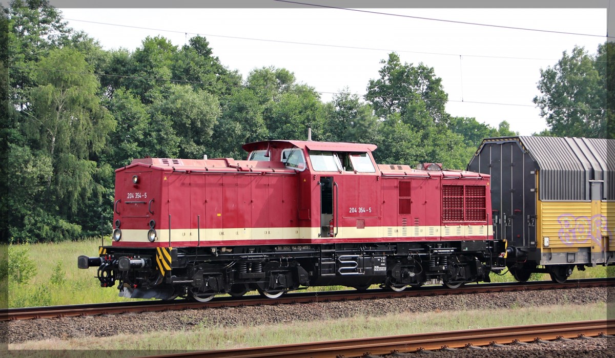 204 354 der MTEG in Hangenow Land wo sie an die Seite musste um 2 andere Züge vorbei zu lassen in Richtung Ludwigslust am 04.07.2015
