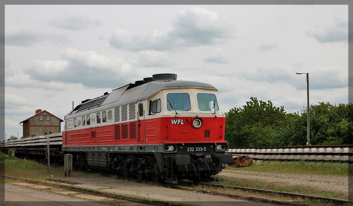 232 333 der WFL kurz vor der Abfahrt in Richtung Kargow in Möllenhagen am 29.05.2015