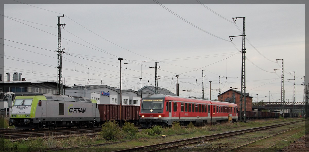 285 119 bei ihrer Pause im Neubrandenburger Gbf und der 628 427 bei der Ausfahrt in Richtung Pasewalk am 27.04.2015