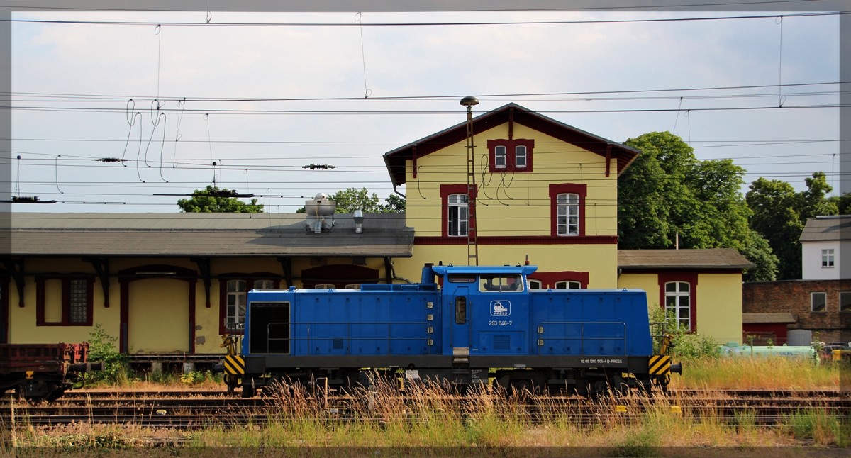 293 046 der PRESS abgestellt in Neubrandenburg am alten Güterbahnhof am 27.06.2015