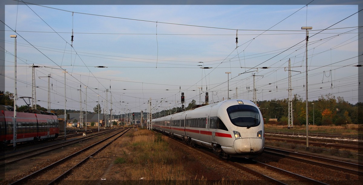 411 091 ( 4011 091 ) als ICE nach München Hbf von Rostock Hbf in Neustrelitz Hbf am 04.10.2015