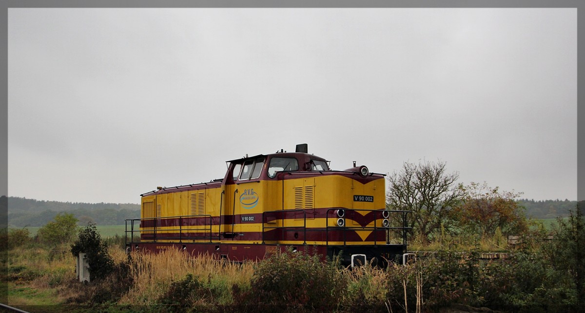 423 002 (V90 002) der Ascherslebener Verkehrsgesellschaft abgestellt in Möllenhagen am 18.10.2015