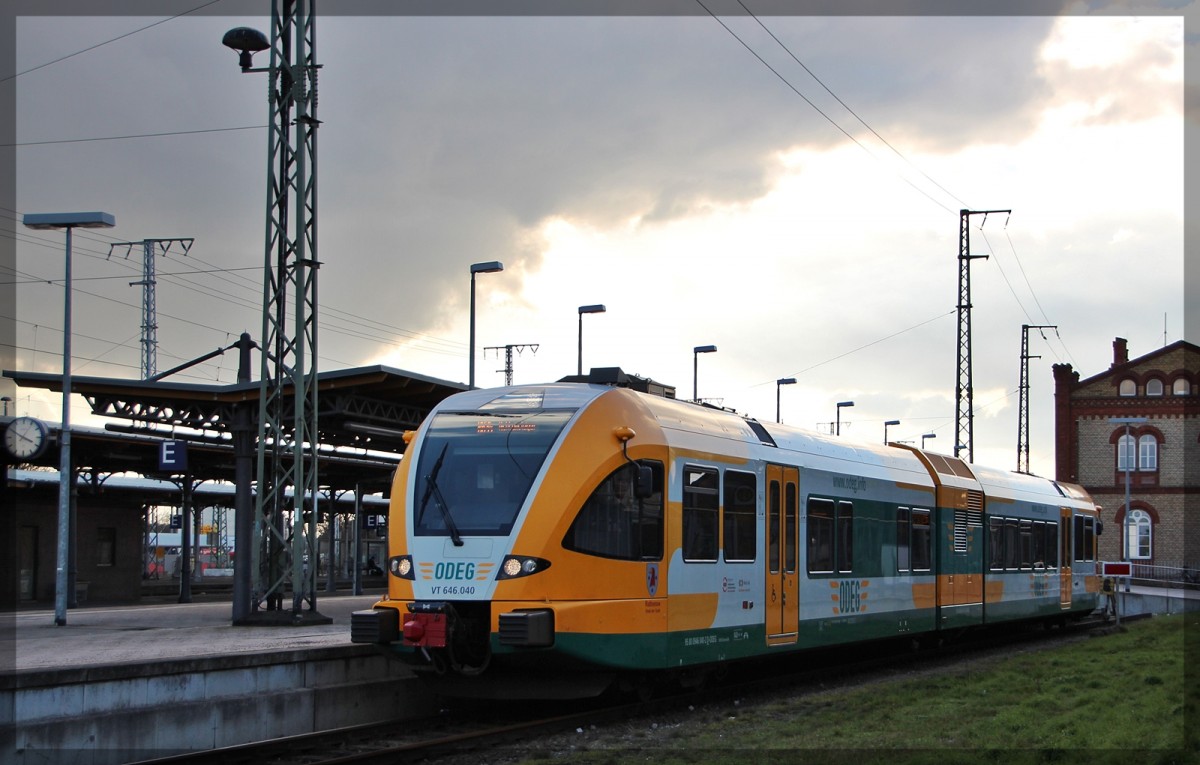 646 040 der ODEG wartet im Bahnhof Stendal am 26.02.2016