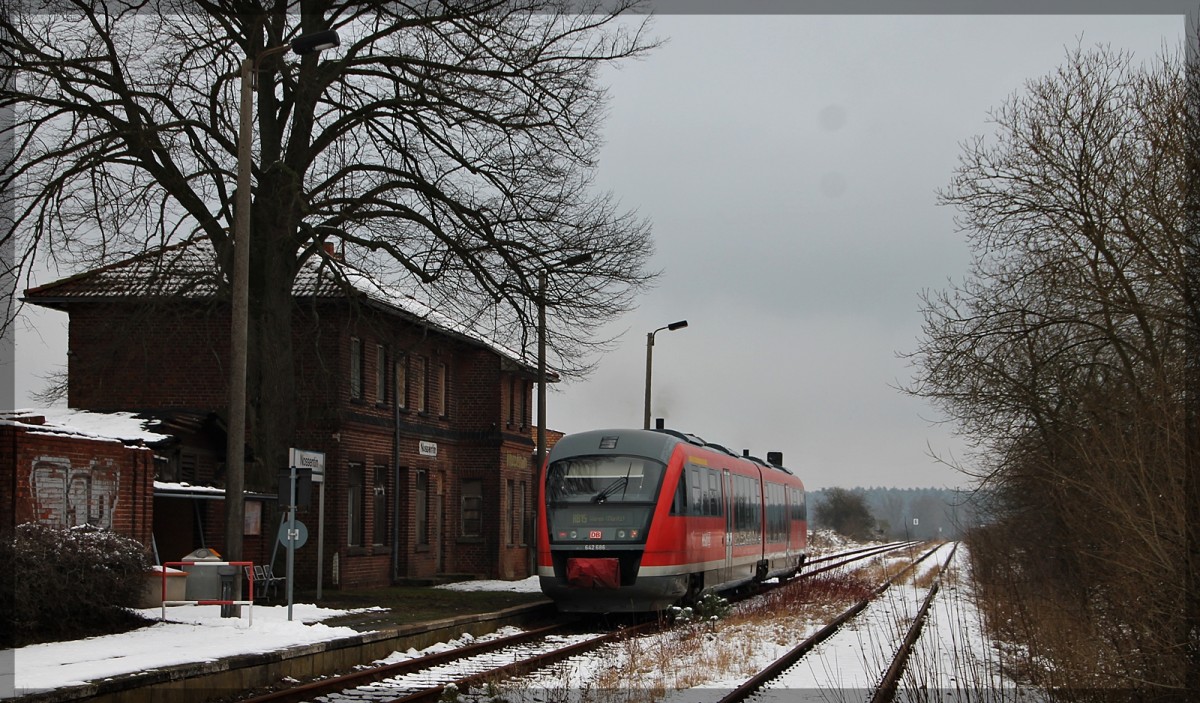 Der 642 186 am 1.2.2015 in Nossentin. Diesmal fuhr er ohne halt durch den alten Bahnhof.