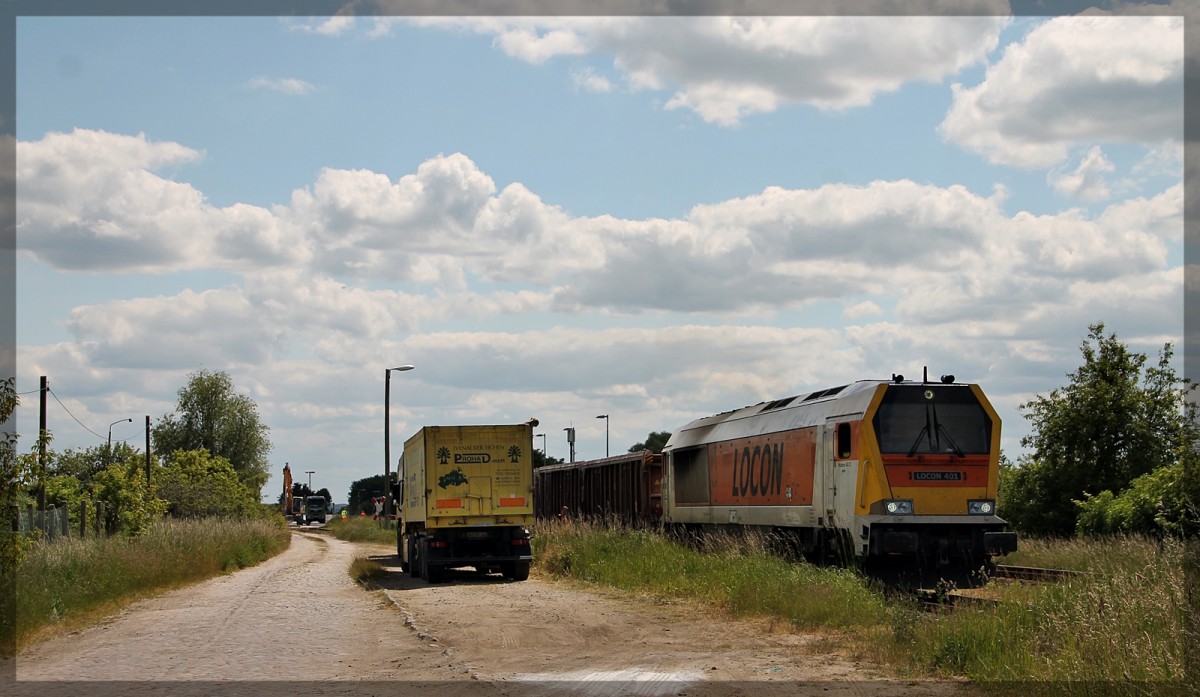 Die 264 005 von Locon beim Rangieren mit ihrem Zug in Kleeth am 10.06.2015