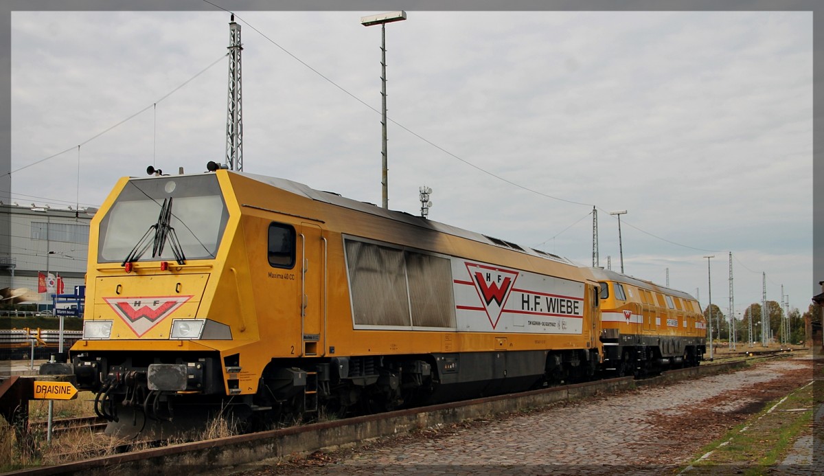 Die 264 011 von Wiebe abgestellt in Waren an der Müritz am 08.10.2014