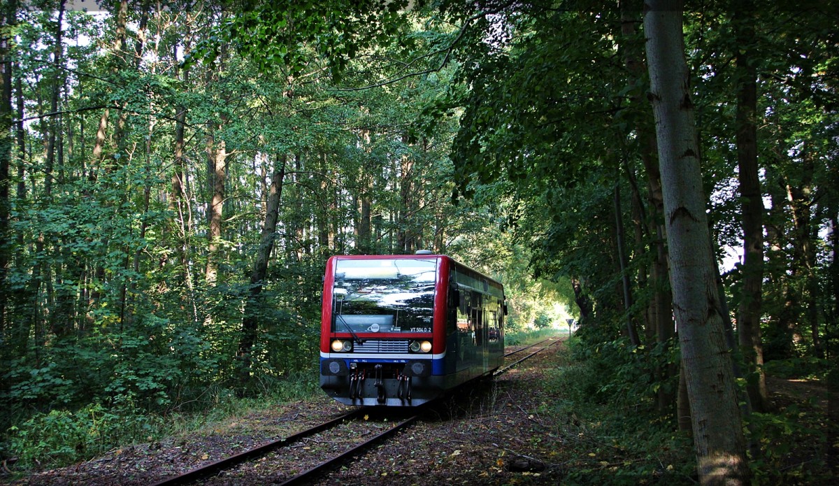 EGP/HANS VT 504 002 als  Kleinseebahn  nahe des Haltepunktes  Slawendorf  in Neustrelitz am 04.10.2015