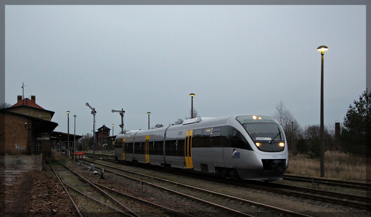 VT 0014 der NEB bei der Ausfahrt aus dem Bahnhof Templin in Richtung Berlin-Ostkreuz am 27.12.2015
