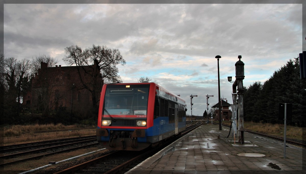 VT 504 001 der EGP/HANS im Bahnhof Karow am 10.01.2015