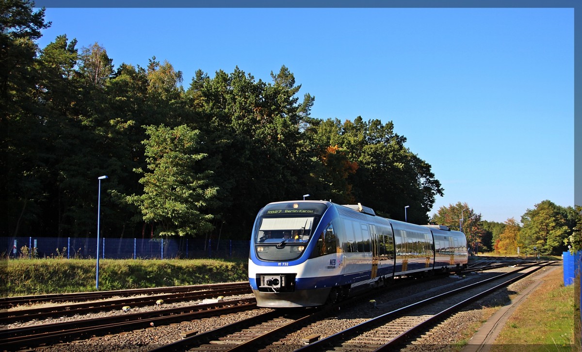 VT 732 der NEB bei der Einfahrt in den Bahnhof Basdorf am 10.10.2015