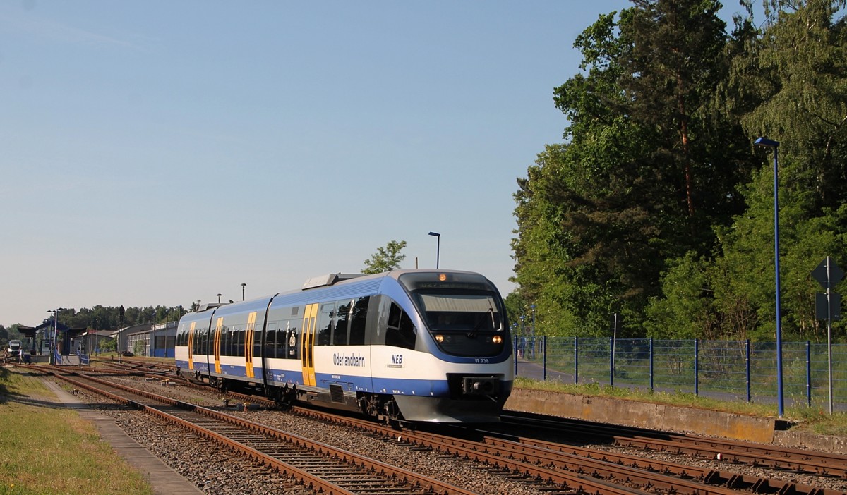 VT 738  der NEB bei der Ausfahrt aus dem Bahnhof Basdorf am 22.5.2014.