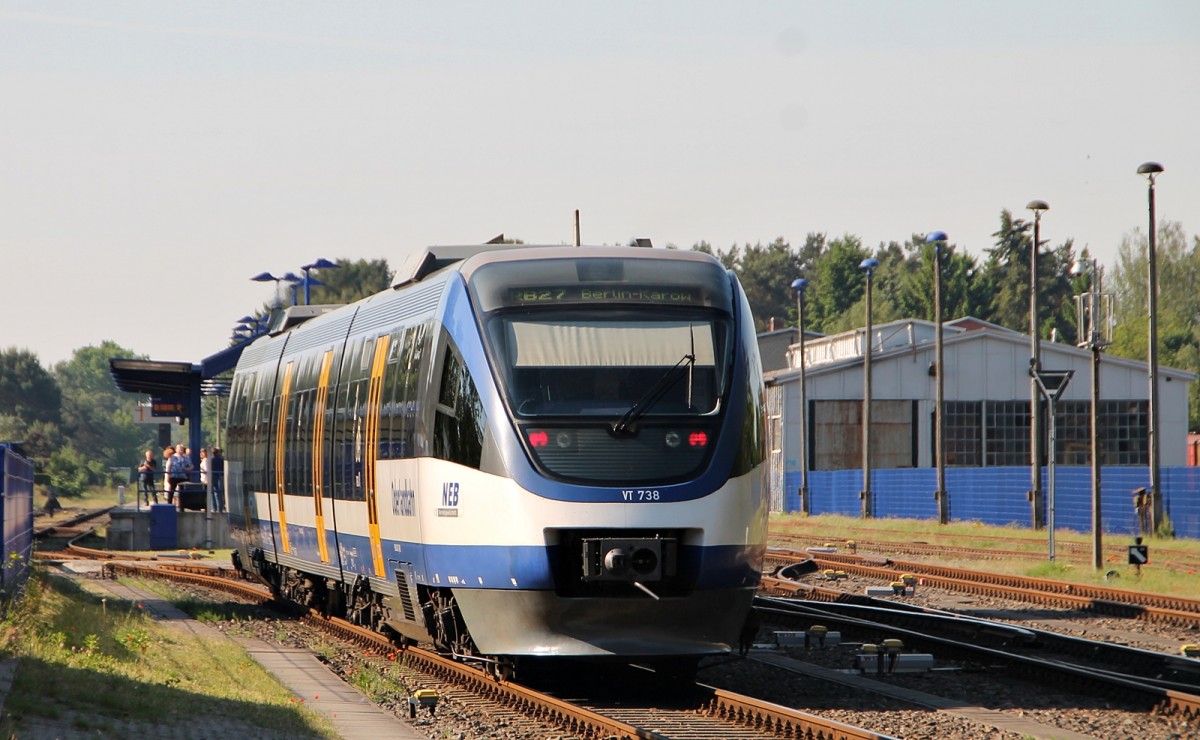 VT 738 der NEB bei der Einfahrt in den Bahnhof Basdorf am 22.5.2014.
