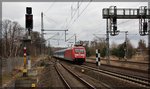 101 073 mit einem EC in Richtung Hamburg bei bei der Durchfahrt von Hagenow-Land am 20.03.2016