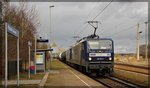 RBH 134 ( 143 173 ) + RBH 117 ( 143 554 ) mit ihrem Zug in Richtung Angermünde in Passow am 22.03.2016