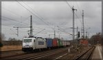 386 007 von Metrans mit ihrem Zug in Richtung Berlin bei der Durchfahrt von Hagenow-Land am 20.03.2016